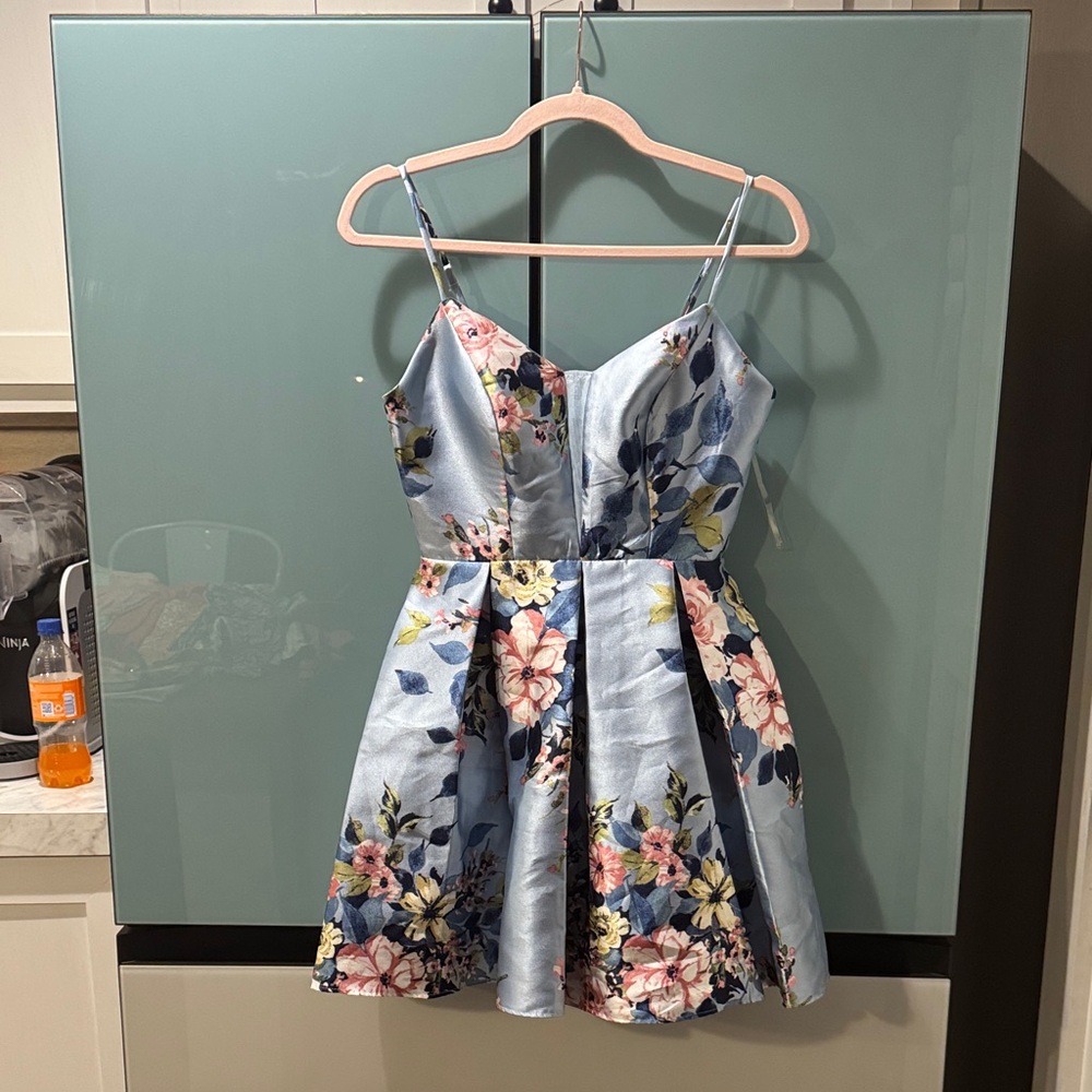 Women’s light Blue Floral Party Dress with pockets!